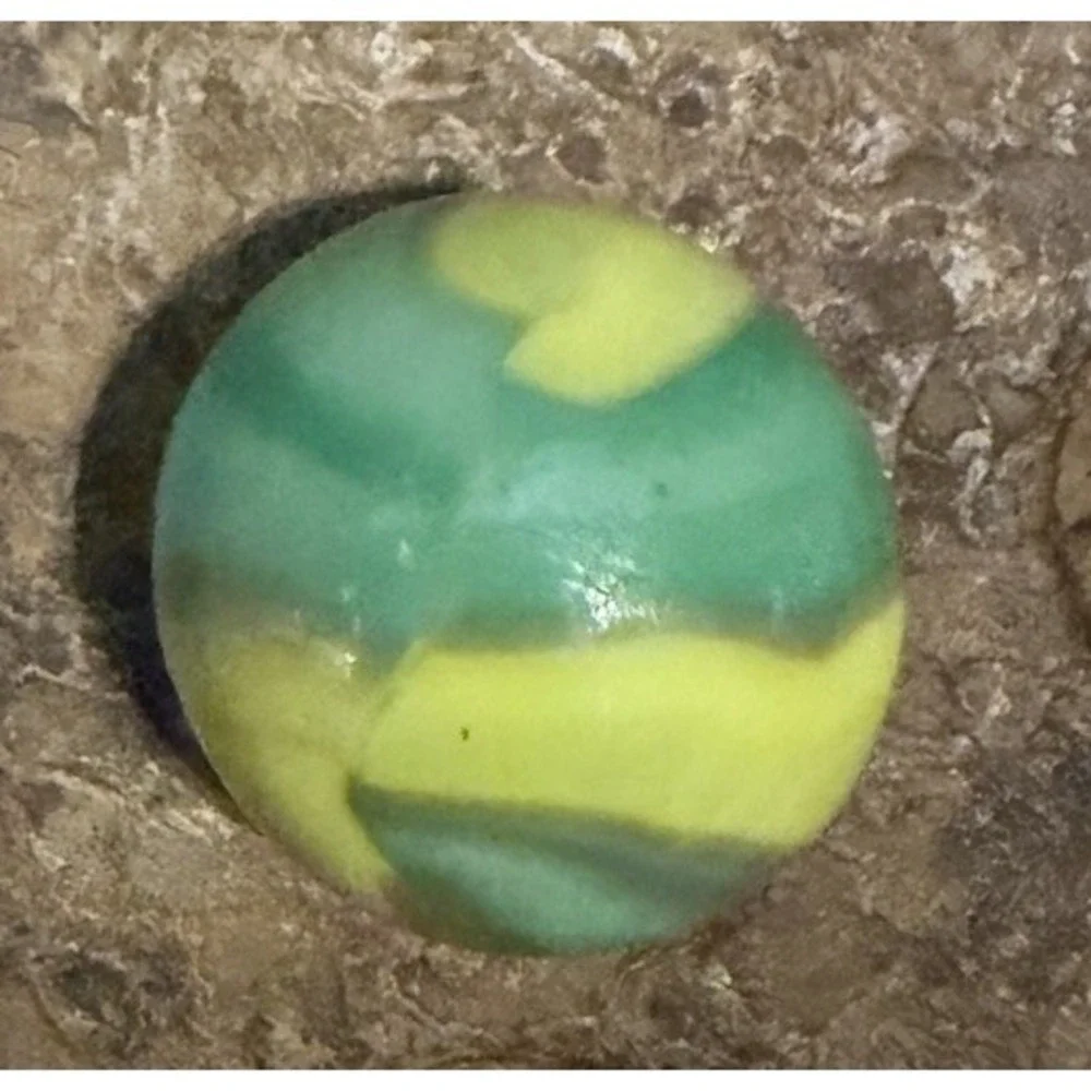 Vintage Akro Agate Aqua Yellow Corkscrew Marble UV Reactive 0.63